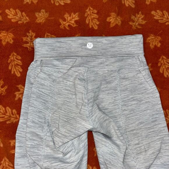 Lululemon Wunder Under High Rise Crop Scalloped Leggings Size 2 - Picture 9 of 16